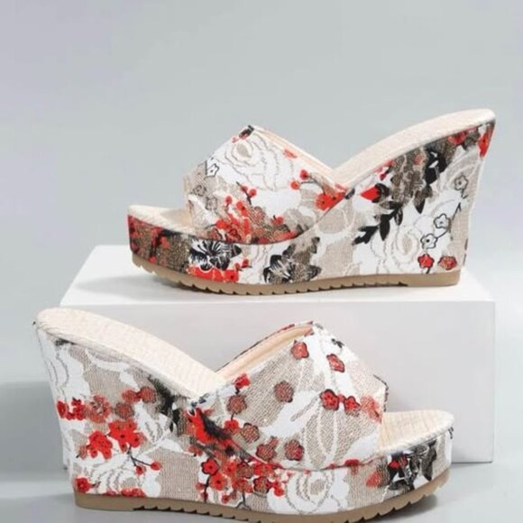 Ladies NEW size 9.5 Cloth wedge sandals - Picture 1 of 10